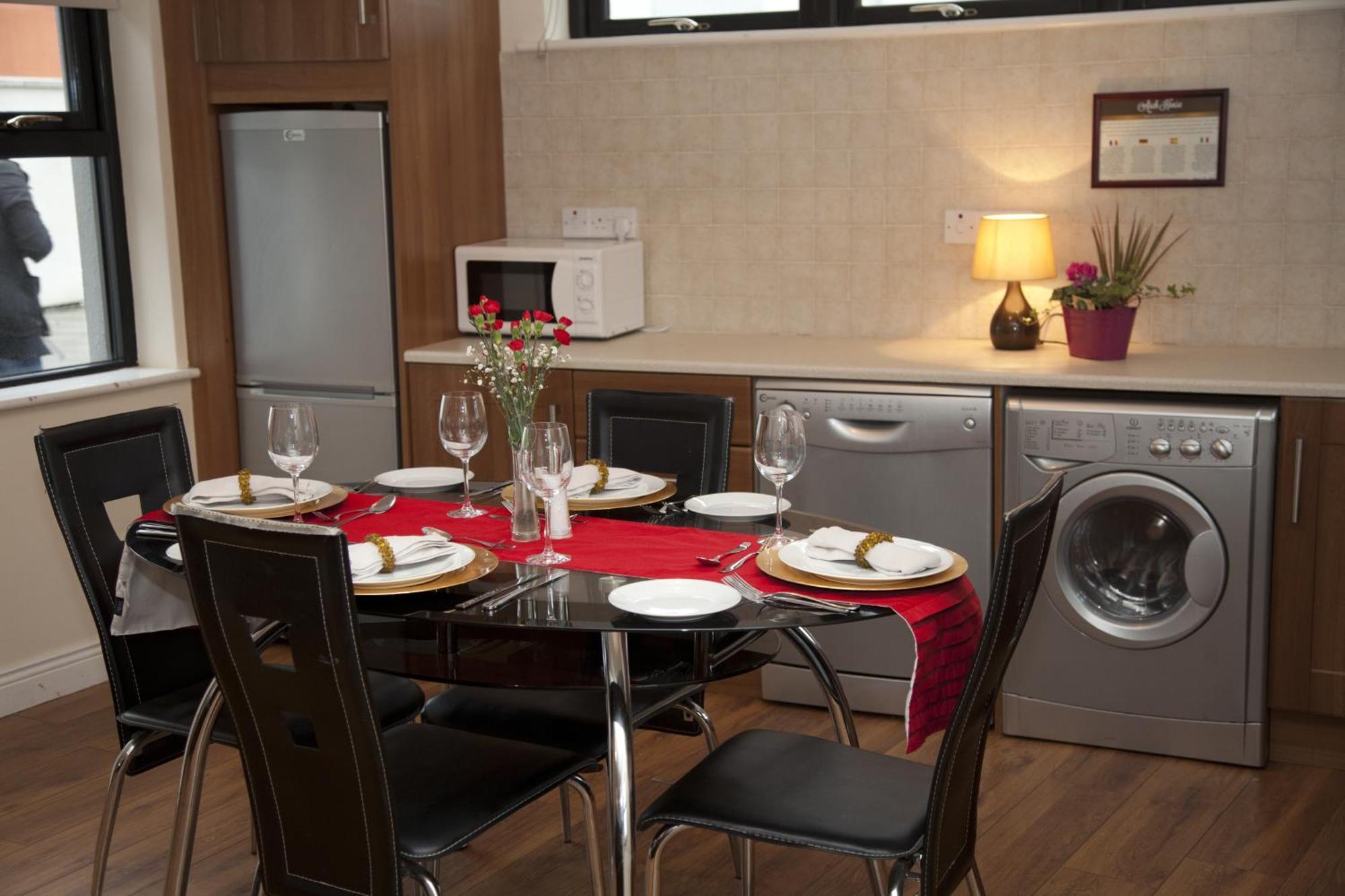 את'לון Arch House Apartments מראה חיצוני תמונה
